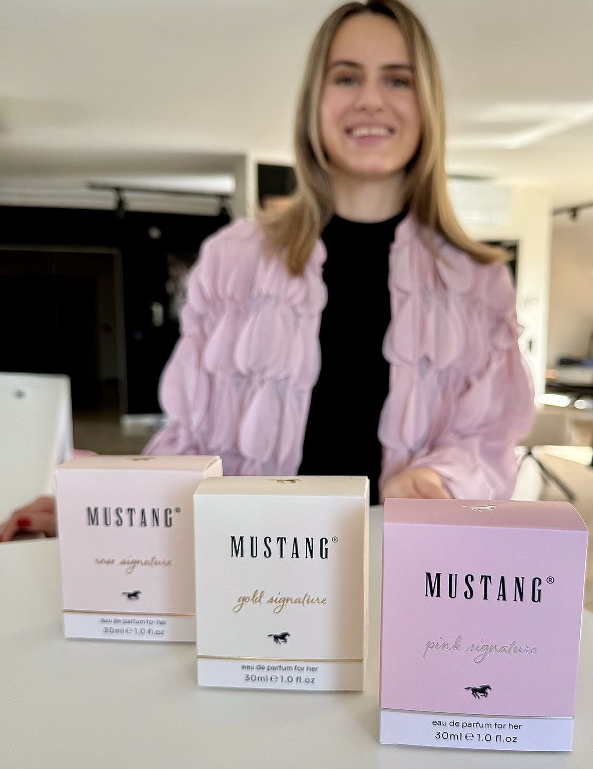 Mustang - Model Minela Fisic testet die neuen Damendüfte