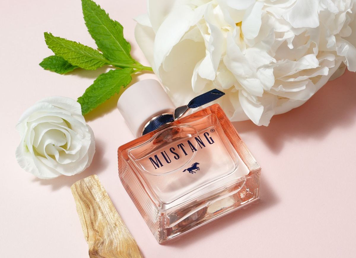 Mustang Rose Signature