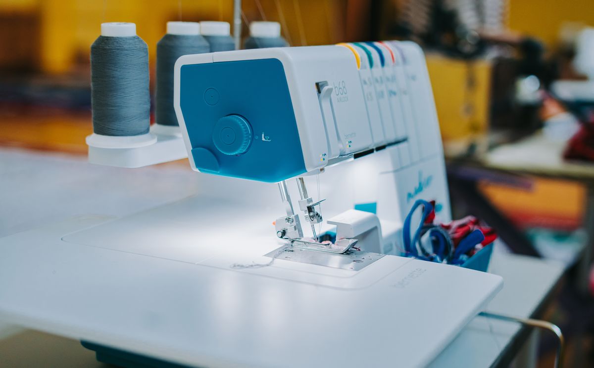 Bourzma näht das größte Basketball-Trikot der Welt mit Bernette