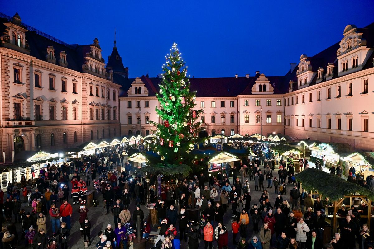 Weihnachtsmarkt auf Schloss Thurn und Taxis öffnet Pforten