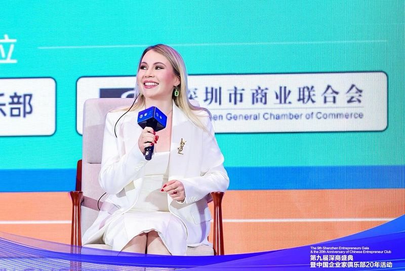 Anna Maria Rożek performt auf der 9th Shenzhen Entrepreneurs Gala
