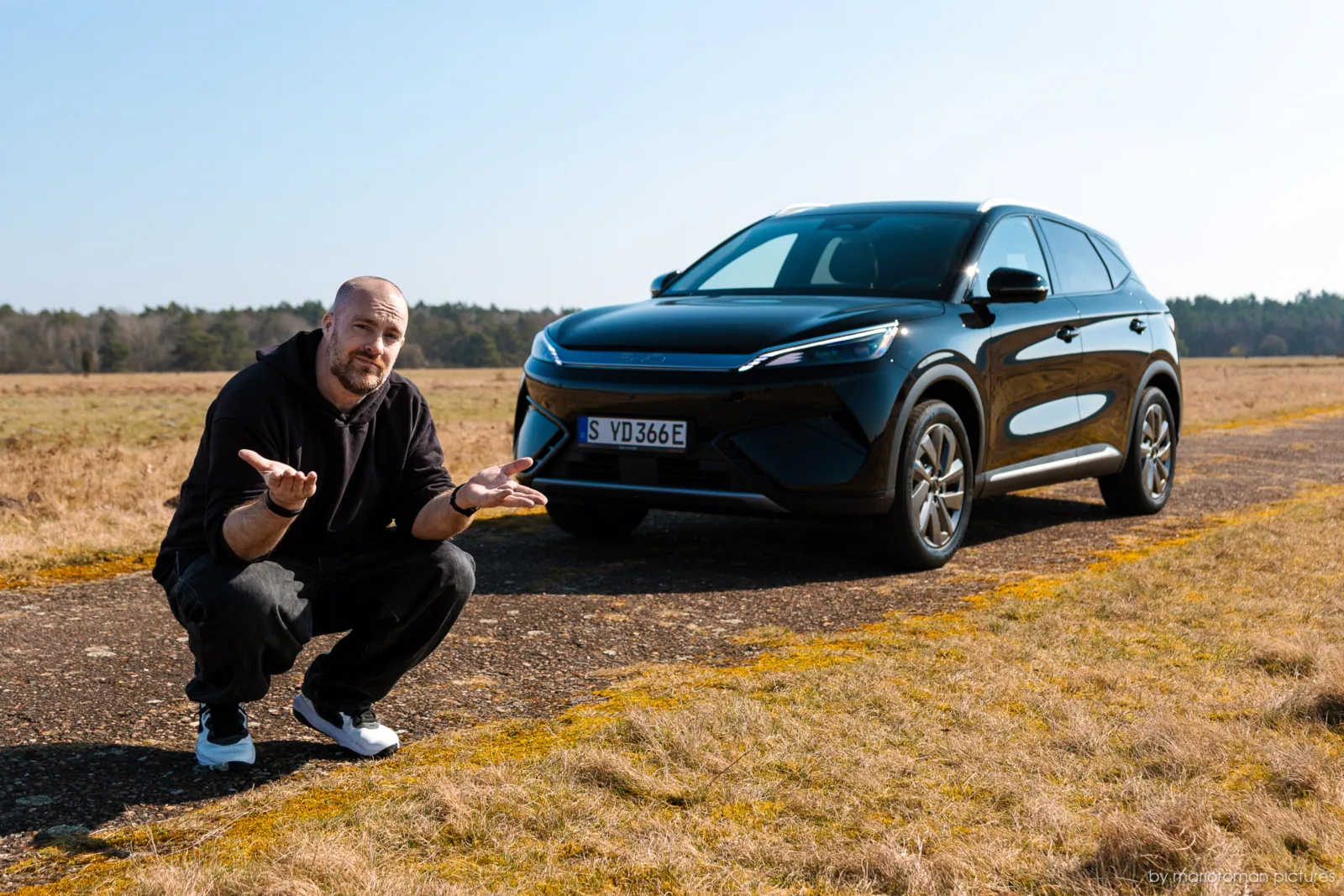 Autor Mario-Roman Lambrecht mit dem BYD Atto 3 Evo