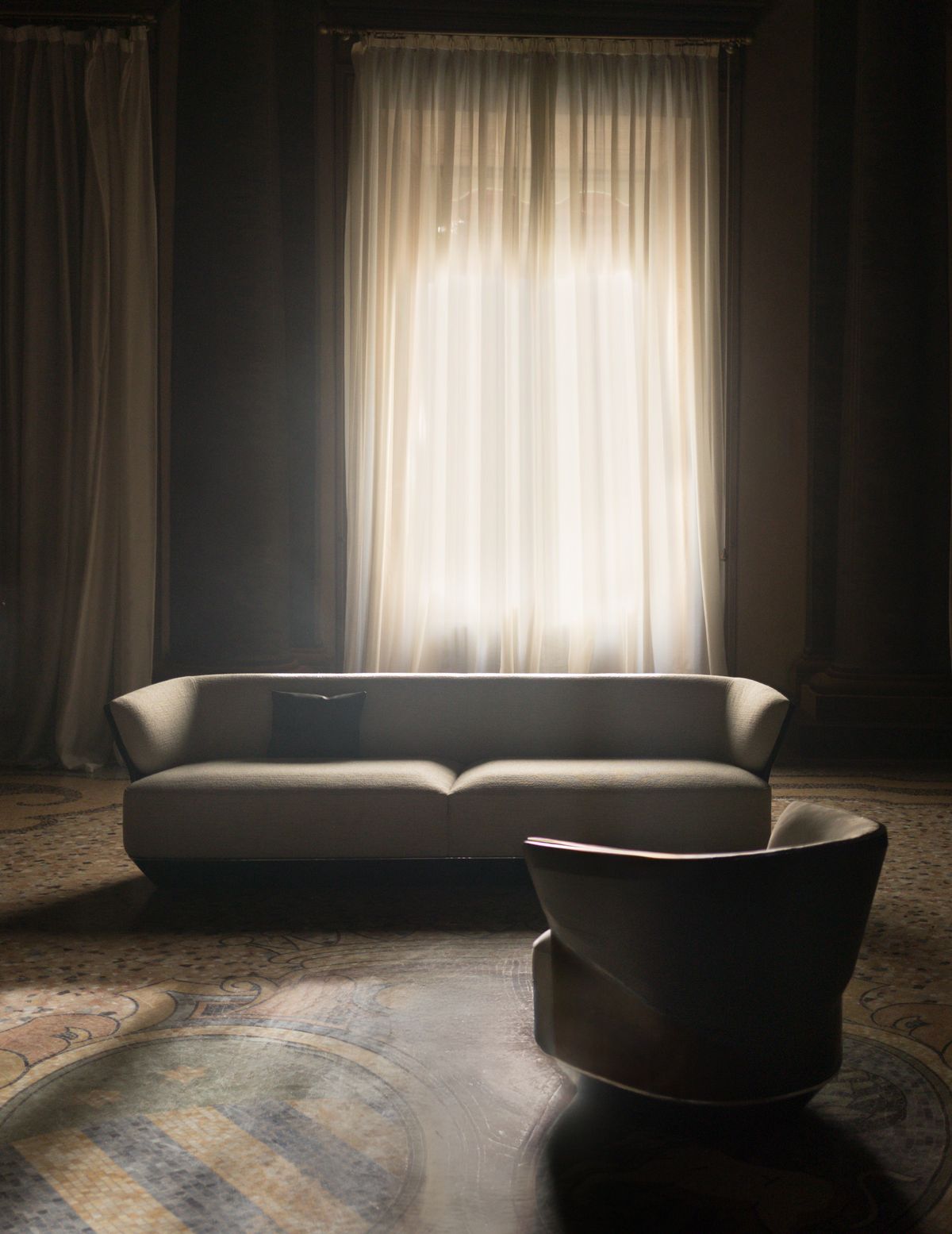 Zur Milano Design Week 2026 zeigt Bentley Home eine neue Möbelkollektion