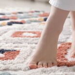 Moderne Einrichtung mit femininen Akzenten kombinieren Einrichtung
