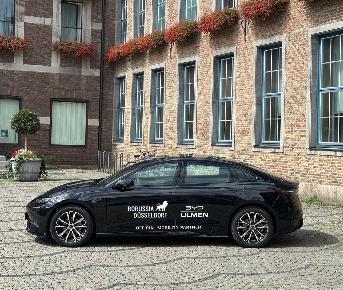 Autohaus Ulmen macht Borussia Düsseldorf mit BYD mobil