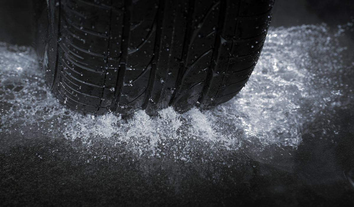 Aquaplaning-Gefahr - plötzlicher Starkregen