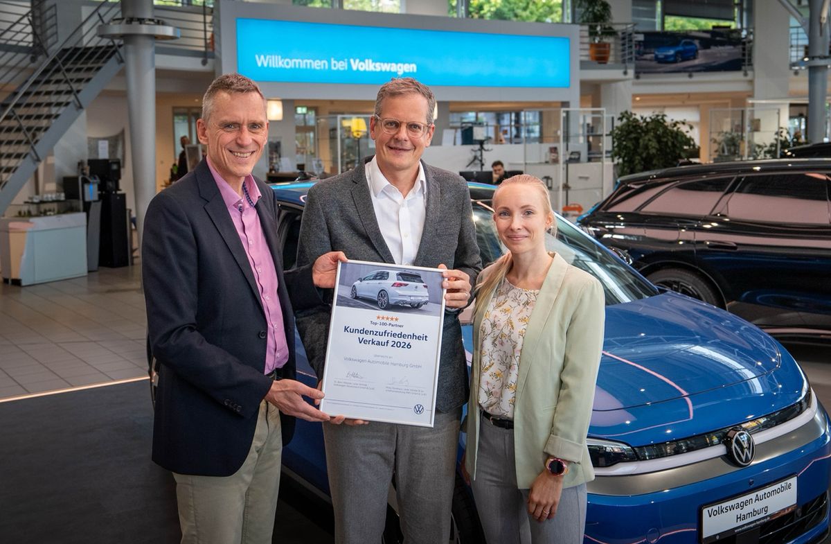 Oliver Held (Bezirksmanager Vertrieb & Service), Sven Möhlmann (Vertriebsleiter Volkswagen Pkw Hamburg), Jennifer Fischer (Ansprechpartnerin Region Nord VWD)