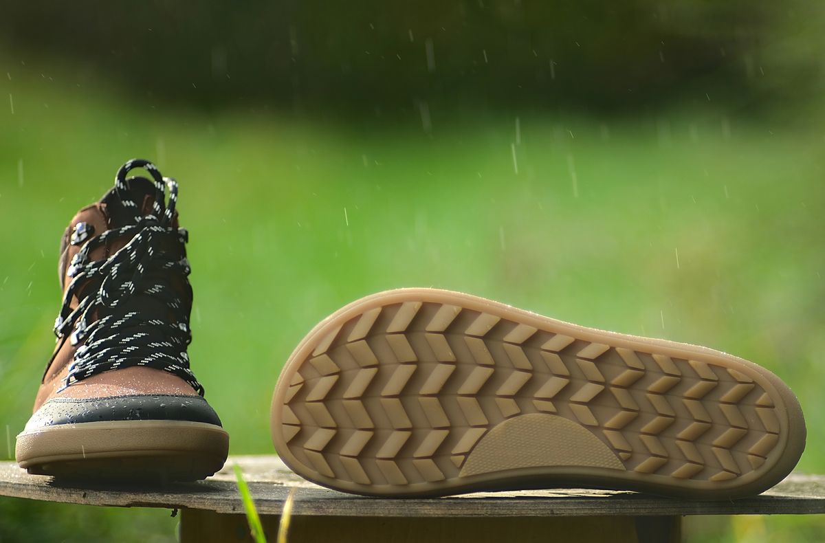 Natürliches Gehen mit minimalistischen Schuhen für Männer