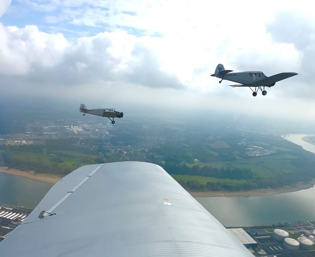 Legendäre Ju F13 fliegt in Dreier-Formation über den Rhein