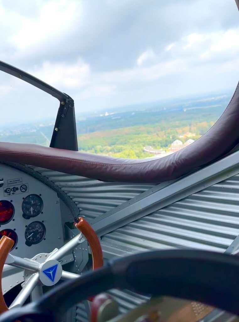 Legendäre Ju F13 fliegt in Dreier-Formation über den Rhein